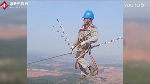 電力工人<em>高空作業(yè)</em>真辛苦