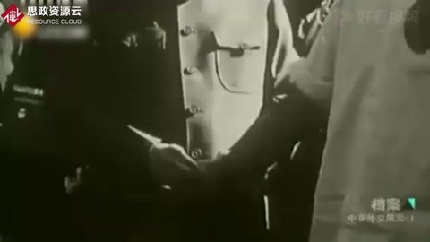 <em>周總理</em>出訪非洲各國，對服務員<em>的</em>態度令人敬服，盡顯大國風范