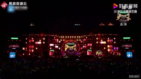 劉歡溫柔演唱《彎彎<em>的</em><em>月亮</em>》，唱<em>的</em>傷感深情，歌詞走心<em>好聽</em>！
