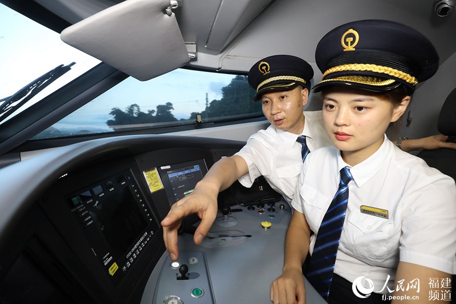 女動(dòng)車組司機(jī)—<em>金</em><em>婉</em><em>鑫</em>